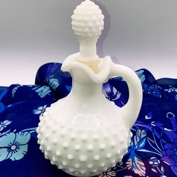 1970's Avon Hobnail Milk Glass Bath Oil Cruet ( Empty ) With Stopper - Picture 2 of 8